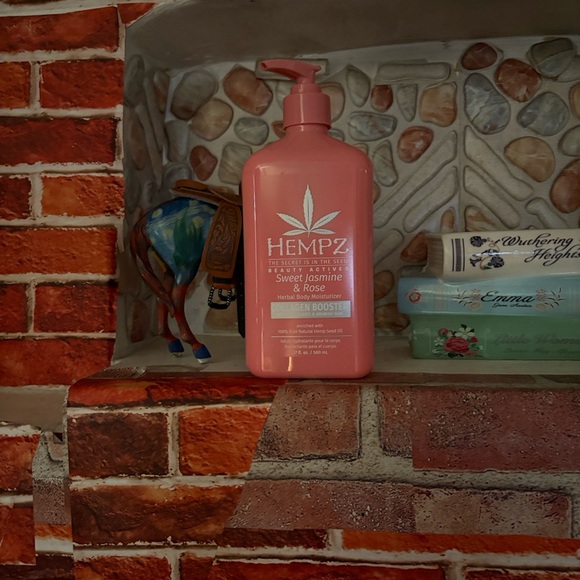Hempz Sweet Jasmine & Rose Pink Herbal Moisturizer - Picture 10 of 11